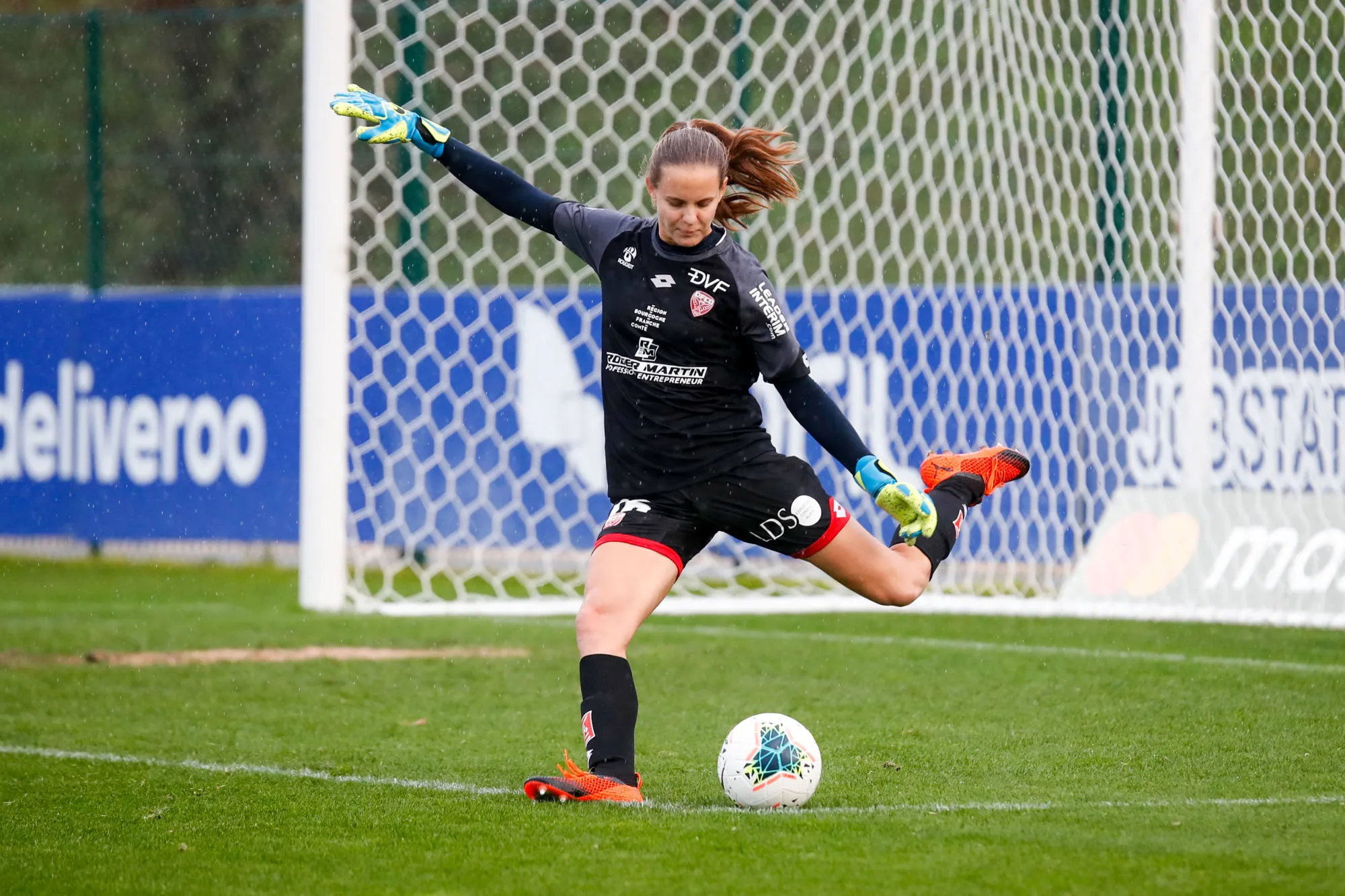 Un OL tardif, une pluie charentaise et un derby parisien à sens unique