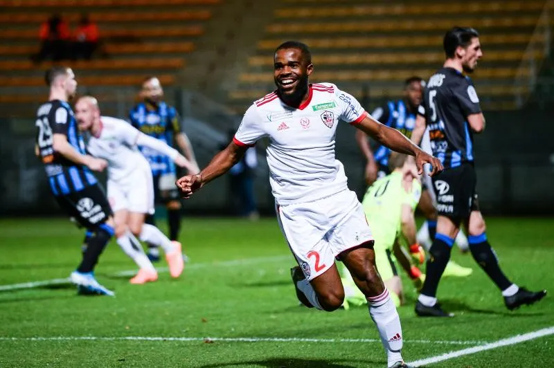 Lorient repasse devant Lens, Le Havre enchaîne