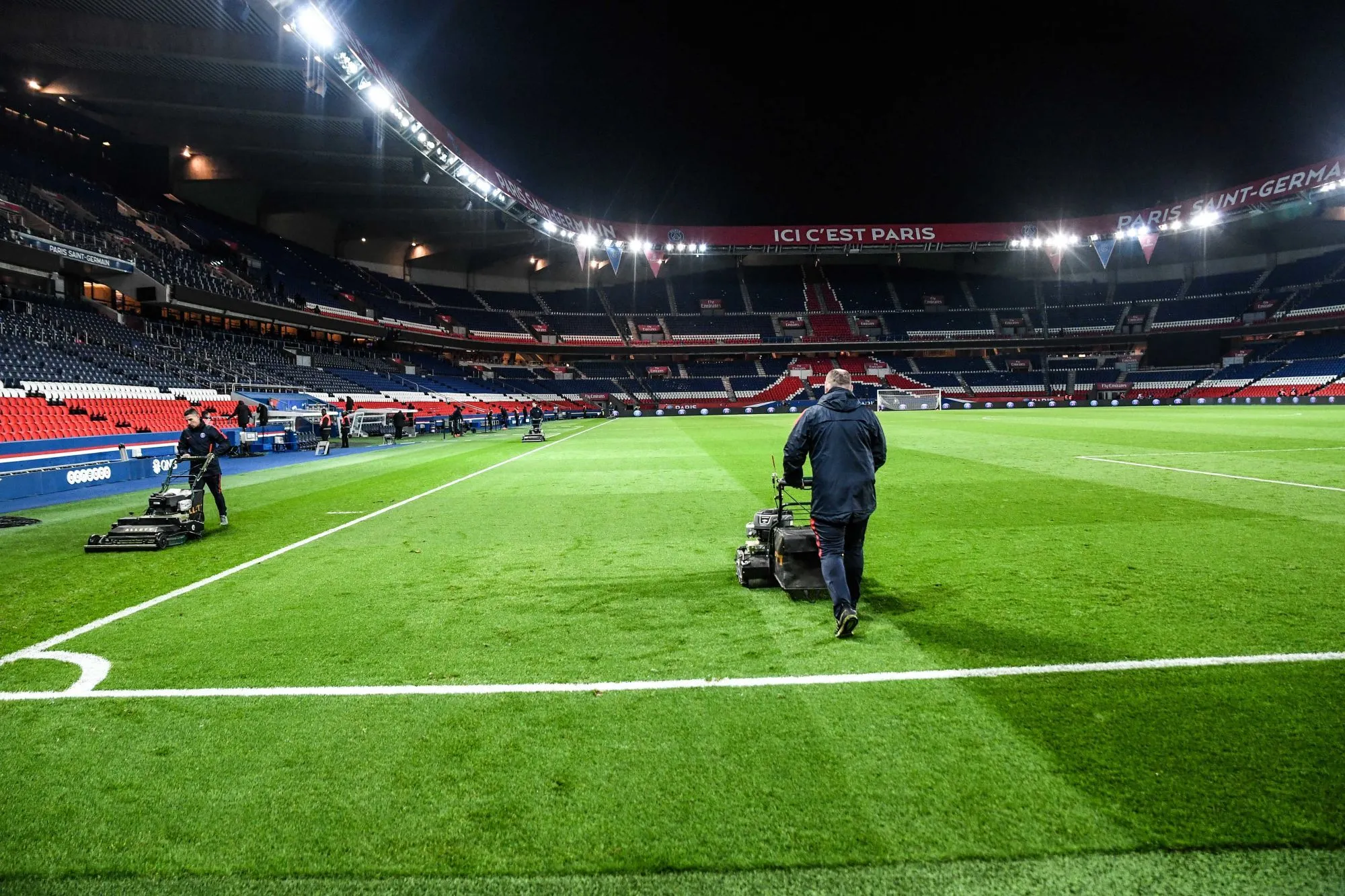 FC Gazon contre AS Synthétique : le match du siècle !