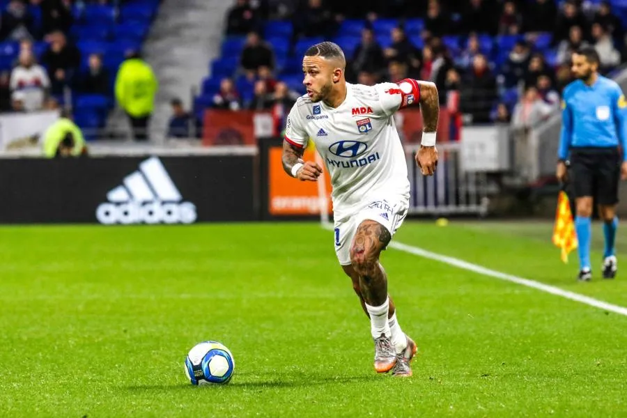 Quand Memphis Depay aide un automobiliste en panne