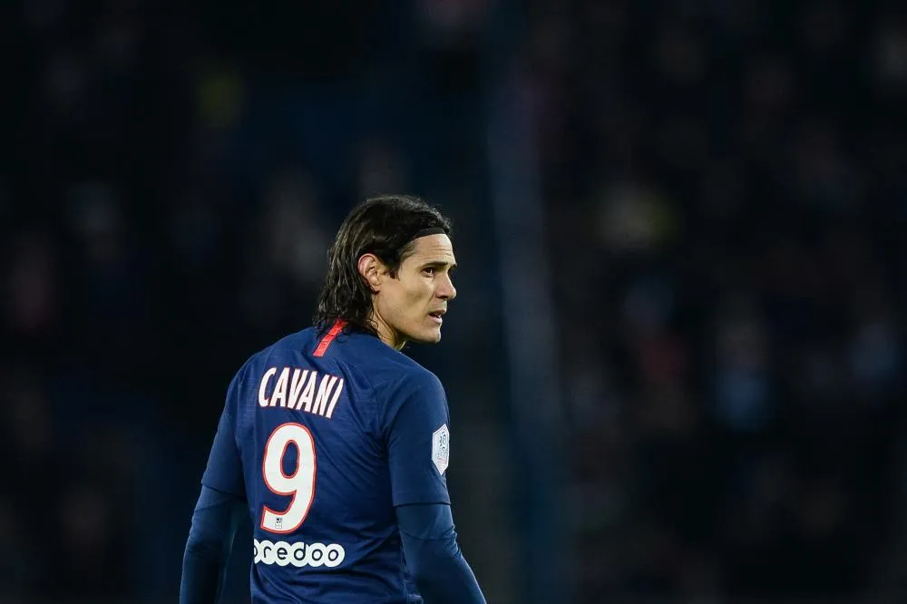 Les parents de Cavani critiquent le PSG