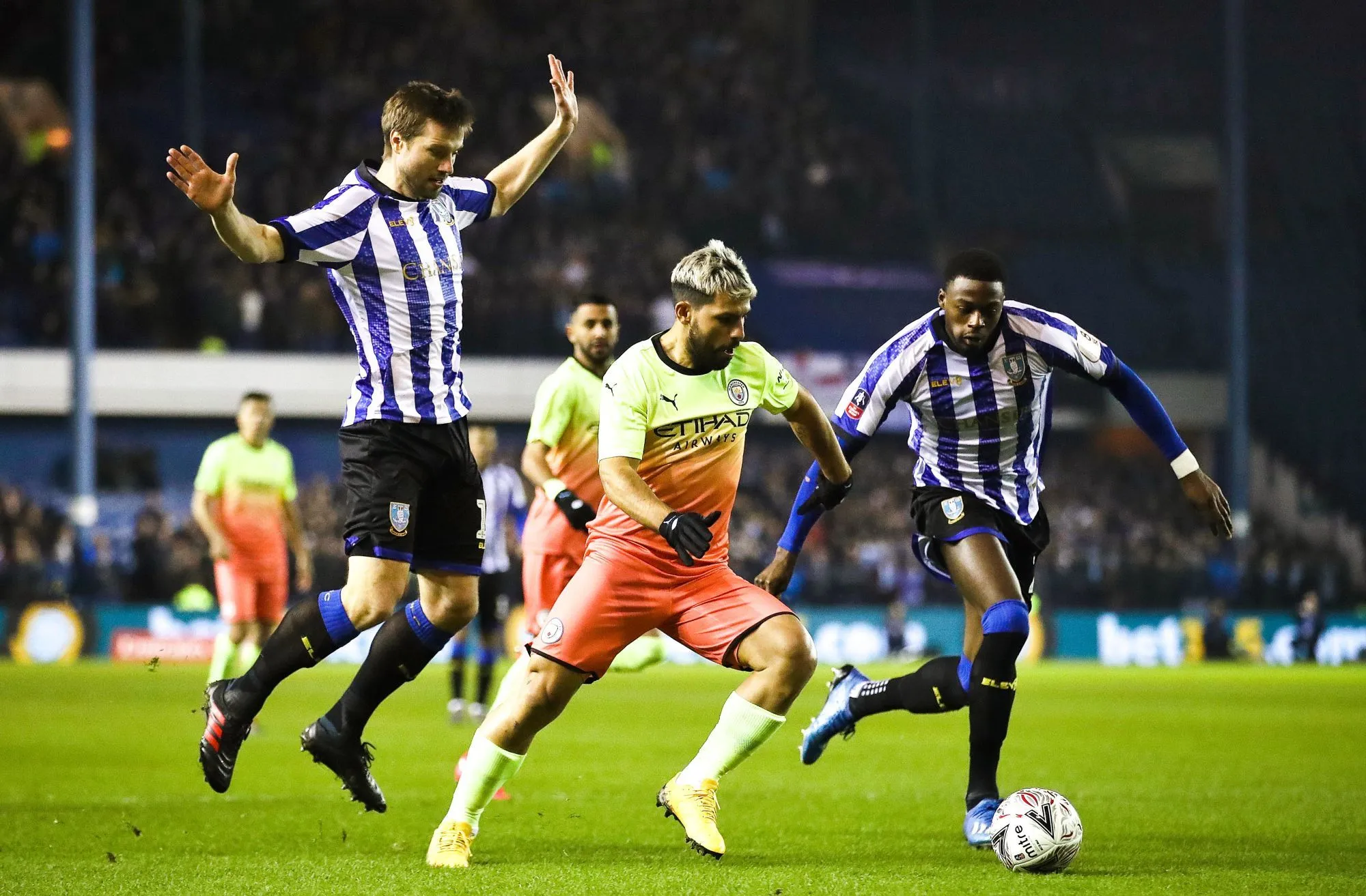 Manchester City et Leicester qualifiés pour les quarts de FA Cup, Tottenham pas encore