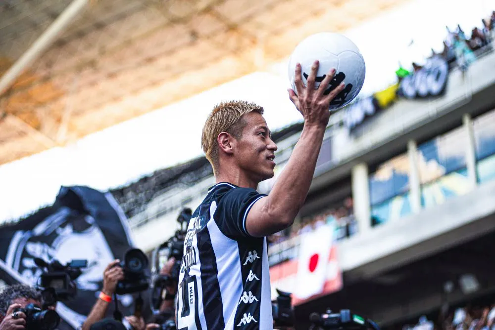 Honda atteint la barre des 100 buts pour sa première avec Botafogo