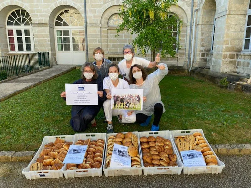 Le Stade Poitevin livre des viennoiseries à un EPHAD