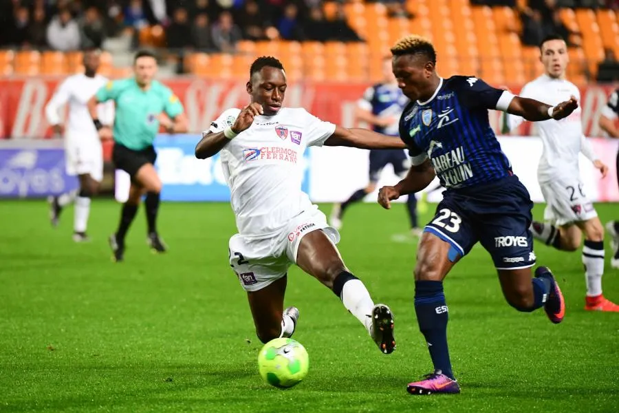 Les maires de Troyes, Clermont et Ajaccio sollicitent Le Graët pour jouer les play-offs