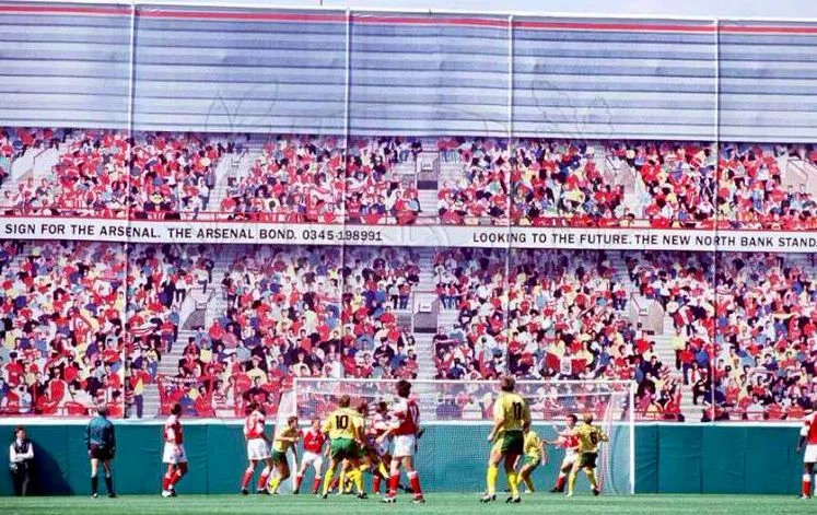 Quand Highbury se parait d’un mur de « faux supporters »