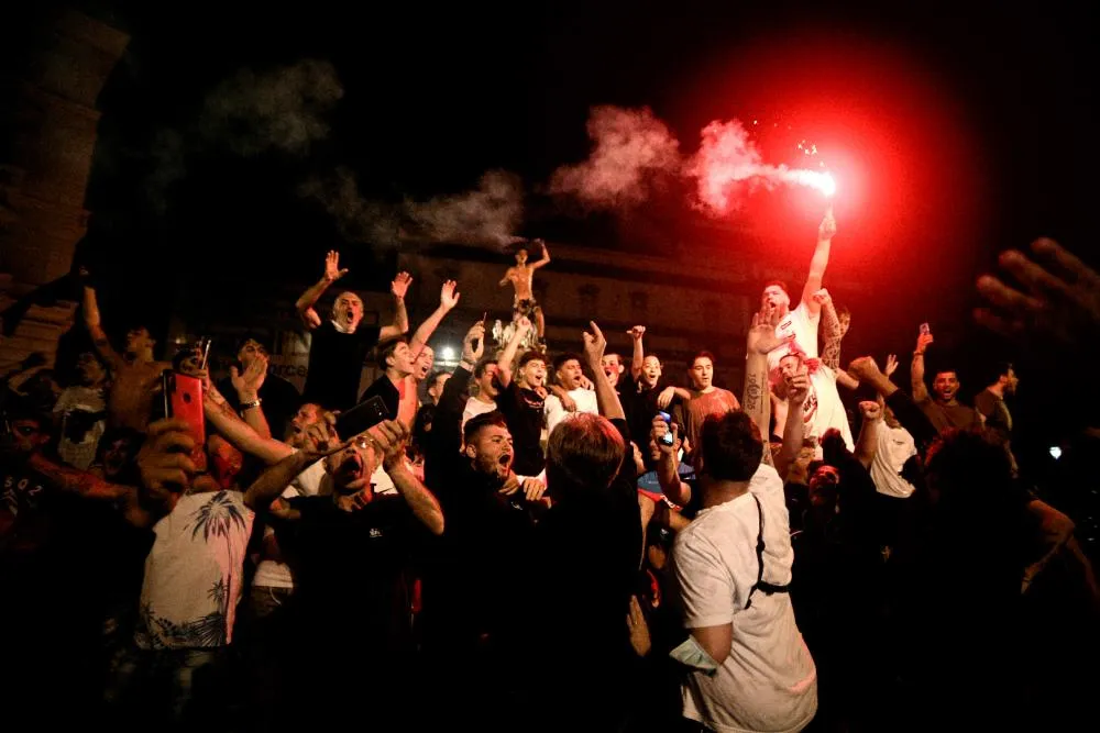 Scènes de liesse à Naples après la victoire en coupe