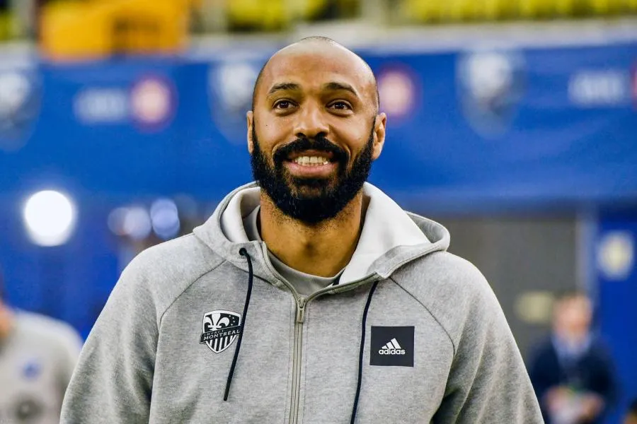 Thierry Henry s&rsquo;agenouille 8 minutes et 46 secondes en soutien au mouvement BLM