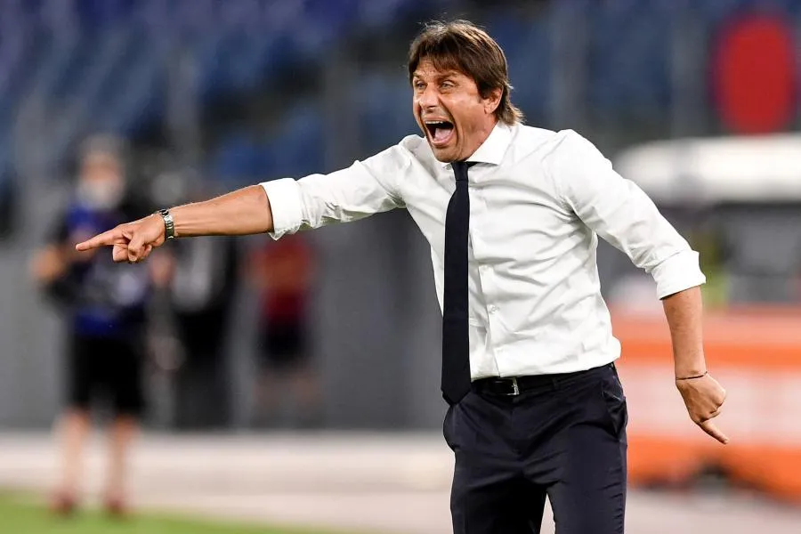 Conte s&rsquo;en prend ouvertement à ses dirigeants