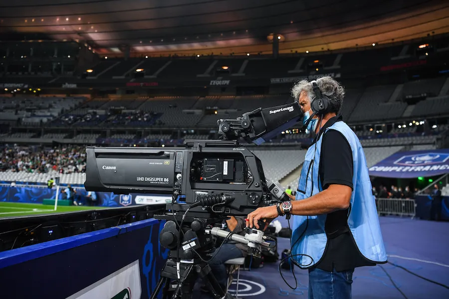 Dis papa, où est-ce qu&rsquo;on regarde le foot à la TV ce soir ?