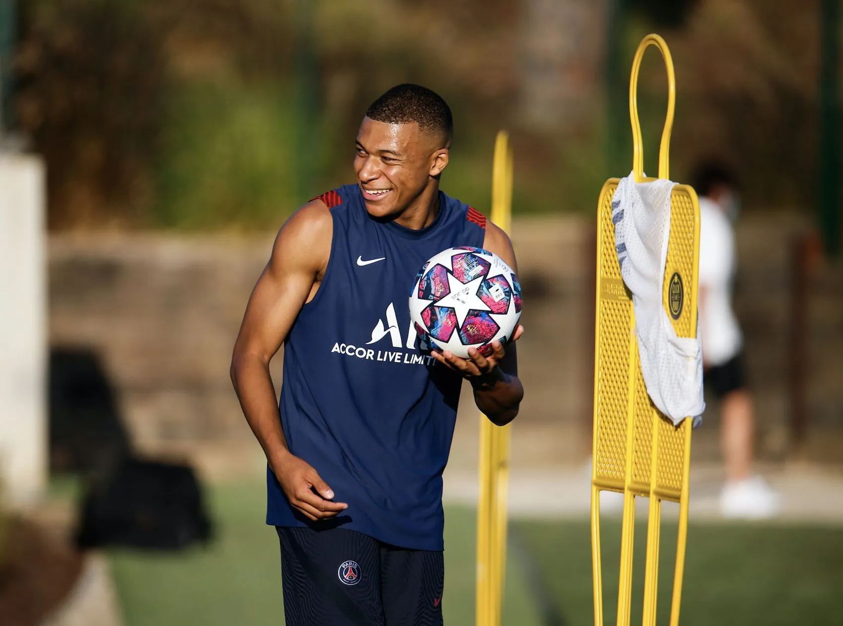 Un départ de Mbappé en 2021 coûterait-il cher au PSG ?