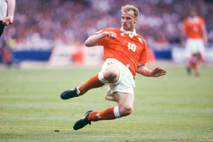 Bergkamp : « Sur le terrain, tout semble aller plus vite qu&rsquo;à mon époque »