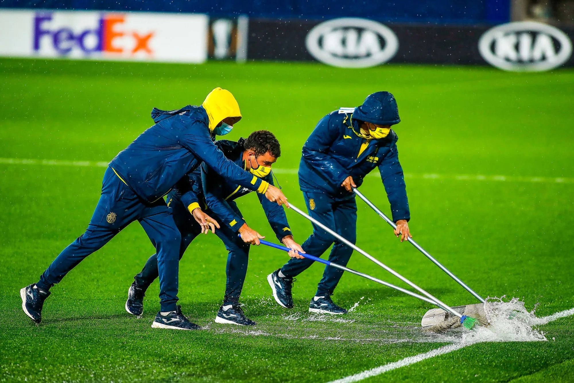 Villarreal s&rsquo;impose contre le Maccabi Tel-Aviv malgré le retard et la pluie