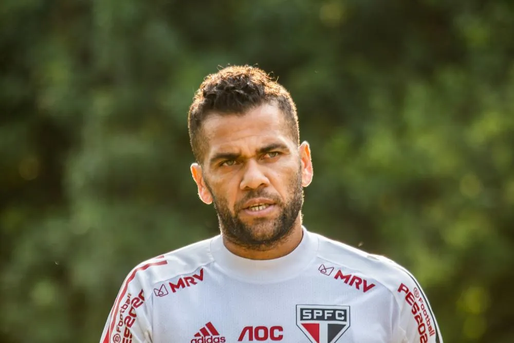 Dani Alves vend sa Mini personnalisée aux couleurs de Boca