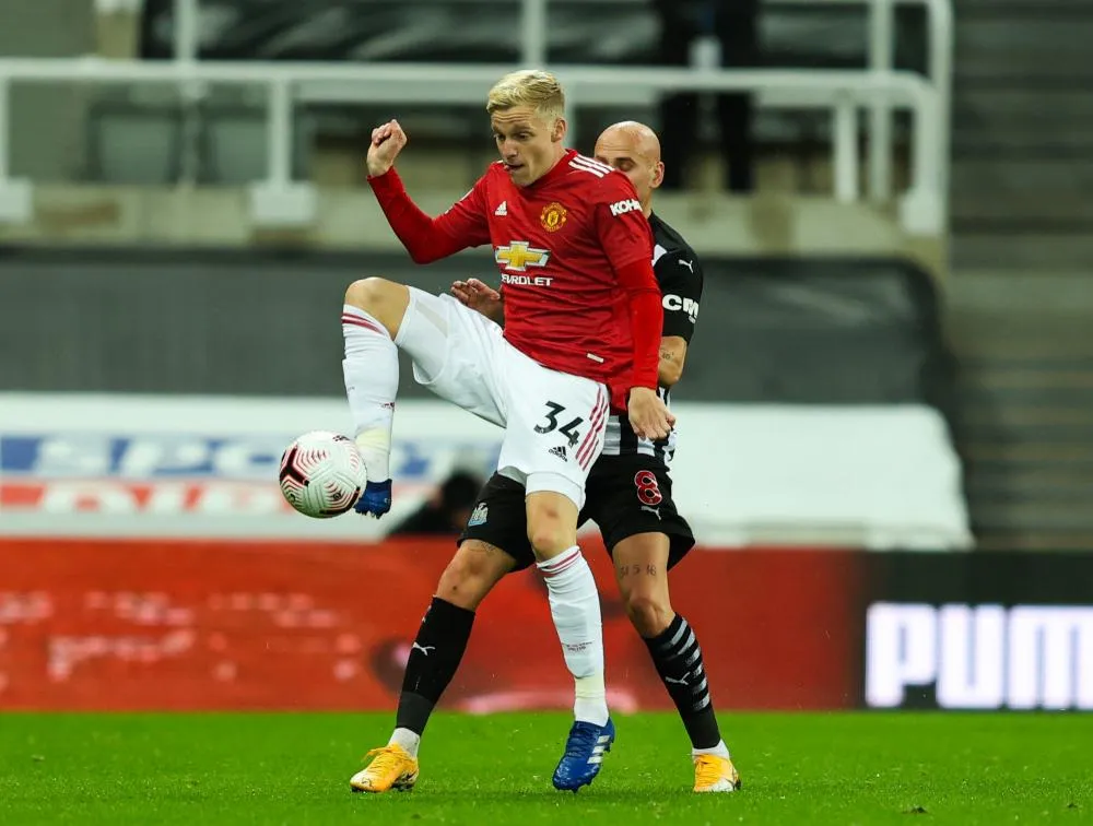 Van Basten critique la signature de Van de Beek à Manchester United