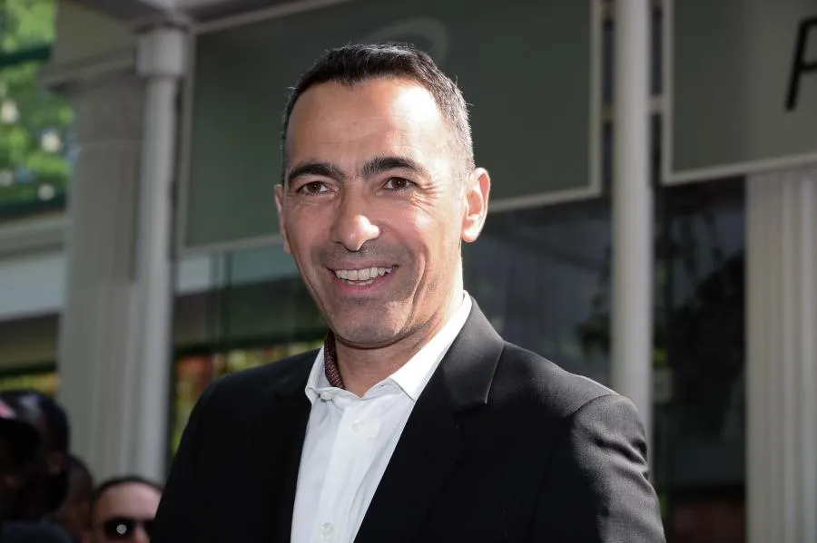 Djorkaeff part avec un convoi humanitaire en Arménie