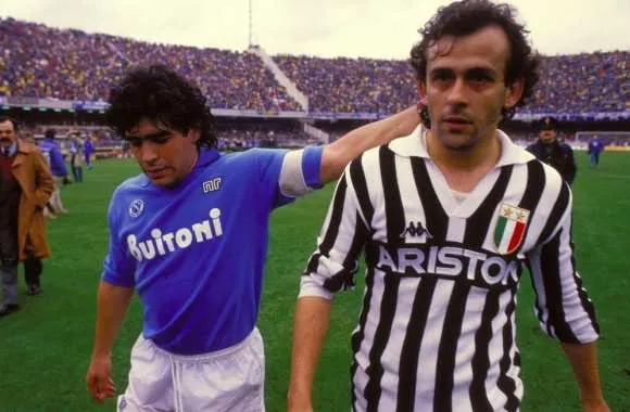 Platini : «<span style="font-size:50%">&nbsp;</span>Maradona a marqué ma vie<span style="font-size:50%">&nbsp;</span>»