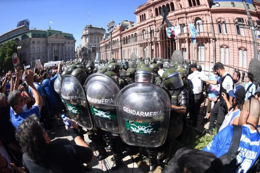 La veillée funèbre pour Maradona marquée par des incidents à Buenos Aires