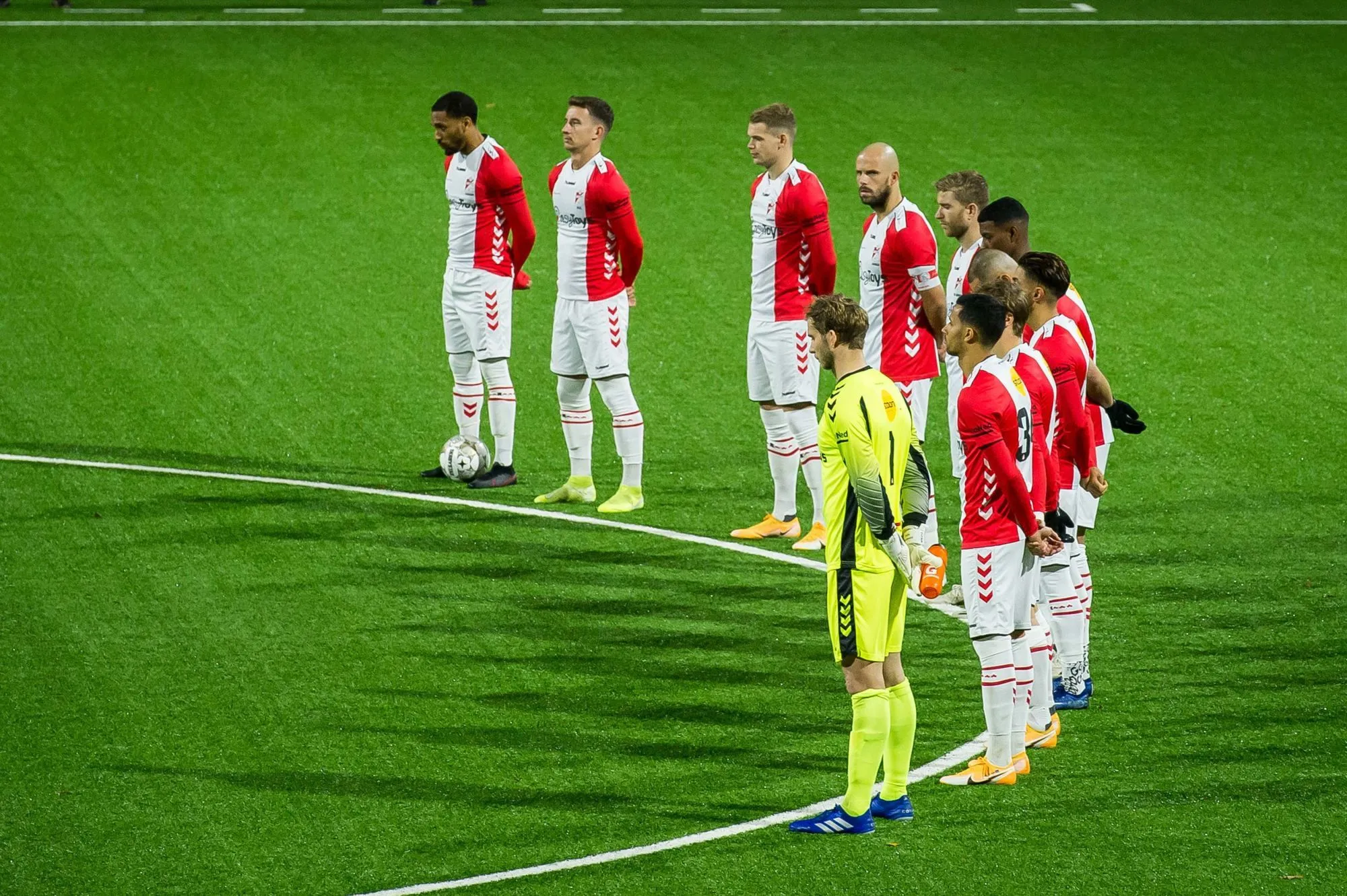 Le match entre Emmen et La Haye interrompu 17 minutes à cause d&rsquo;engins pyrotechniques