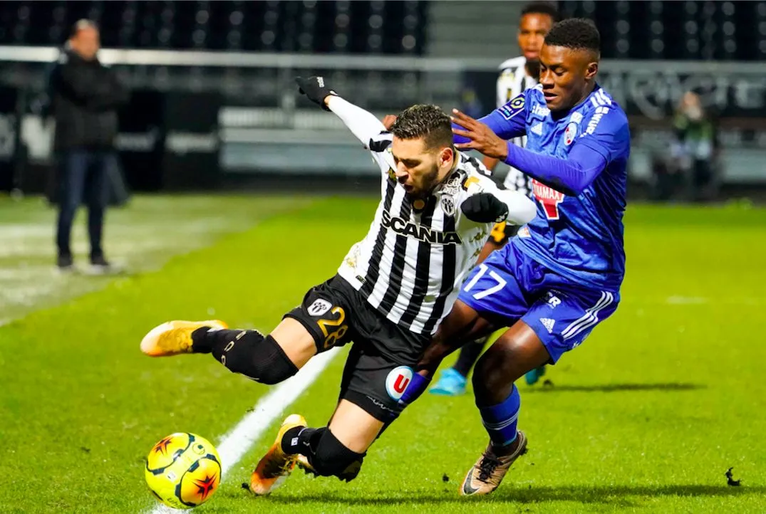 Angers s&rsquo;écroule face à Strasbourg