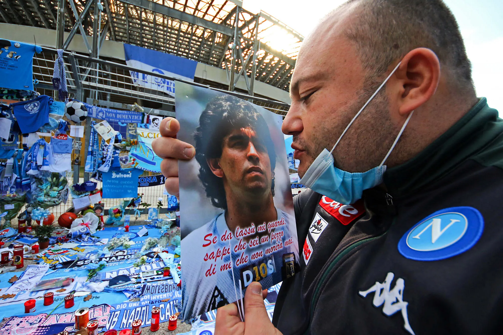 Naples jouera avec un maillot spécial en hommage à Diego Maradona