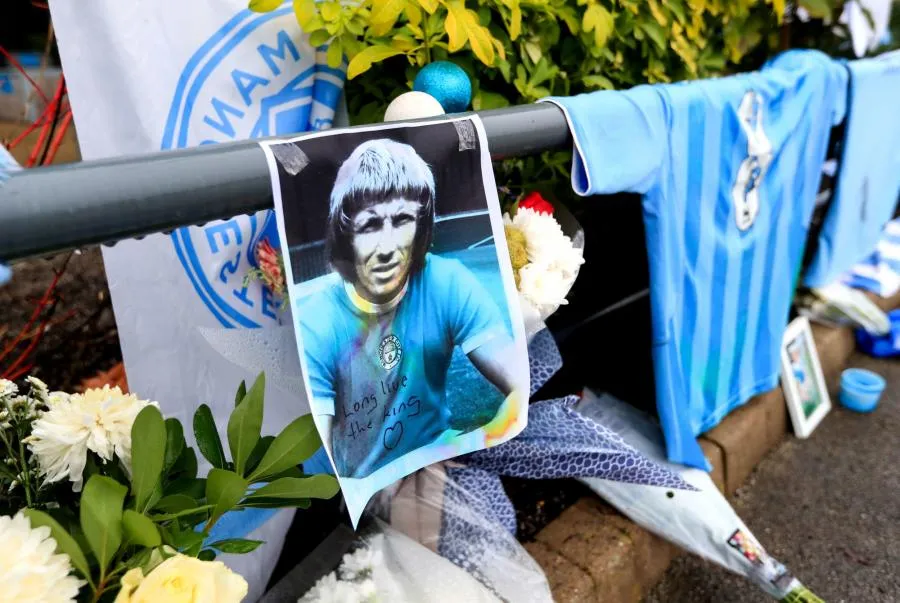 Les hommages pour Colin Bell à Manchester