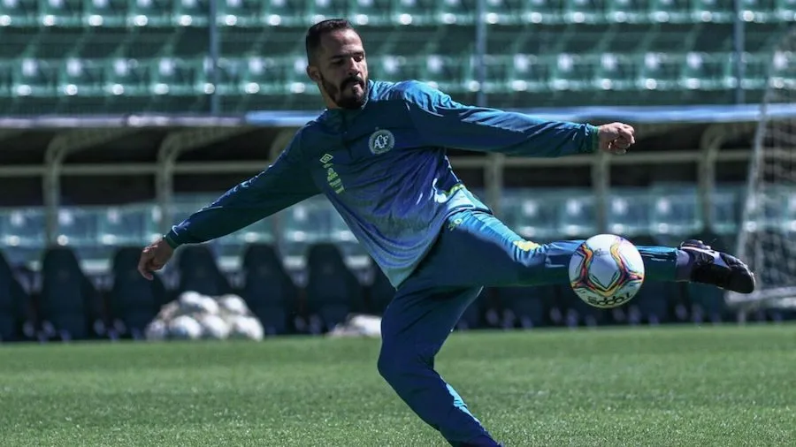 Un joueur de Chapecoense sort une panenka pour le titre