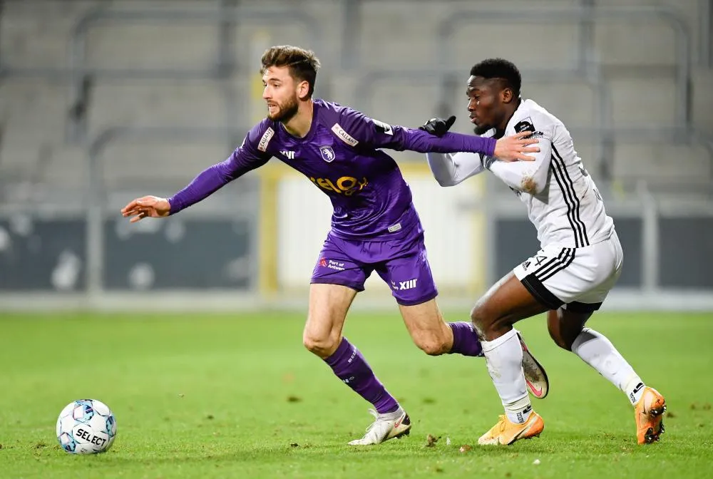 Le magnifique but de Van den Bergh avec le Beerschot