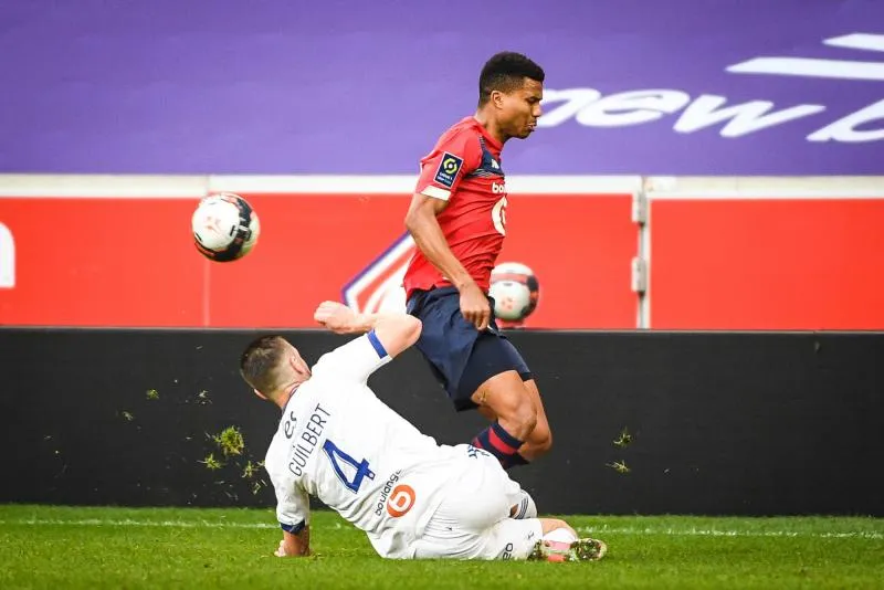 Lille, toujours leader de Ligue 1, arrache le nul contre Strasbourg