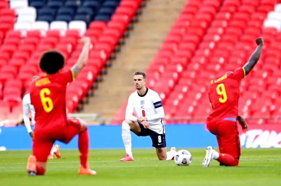 L&rsquo;Angleterre s&rsquo;interroge sur la pertinence de poser le genou à terre avant les matchs