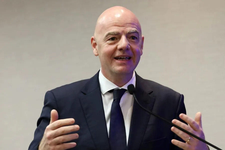 La FIFA soutient l&rsquo;UEFA, Infantino rejette la Superligue