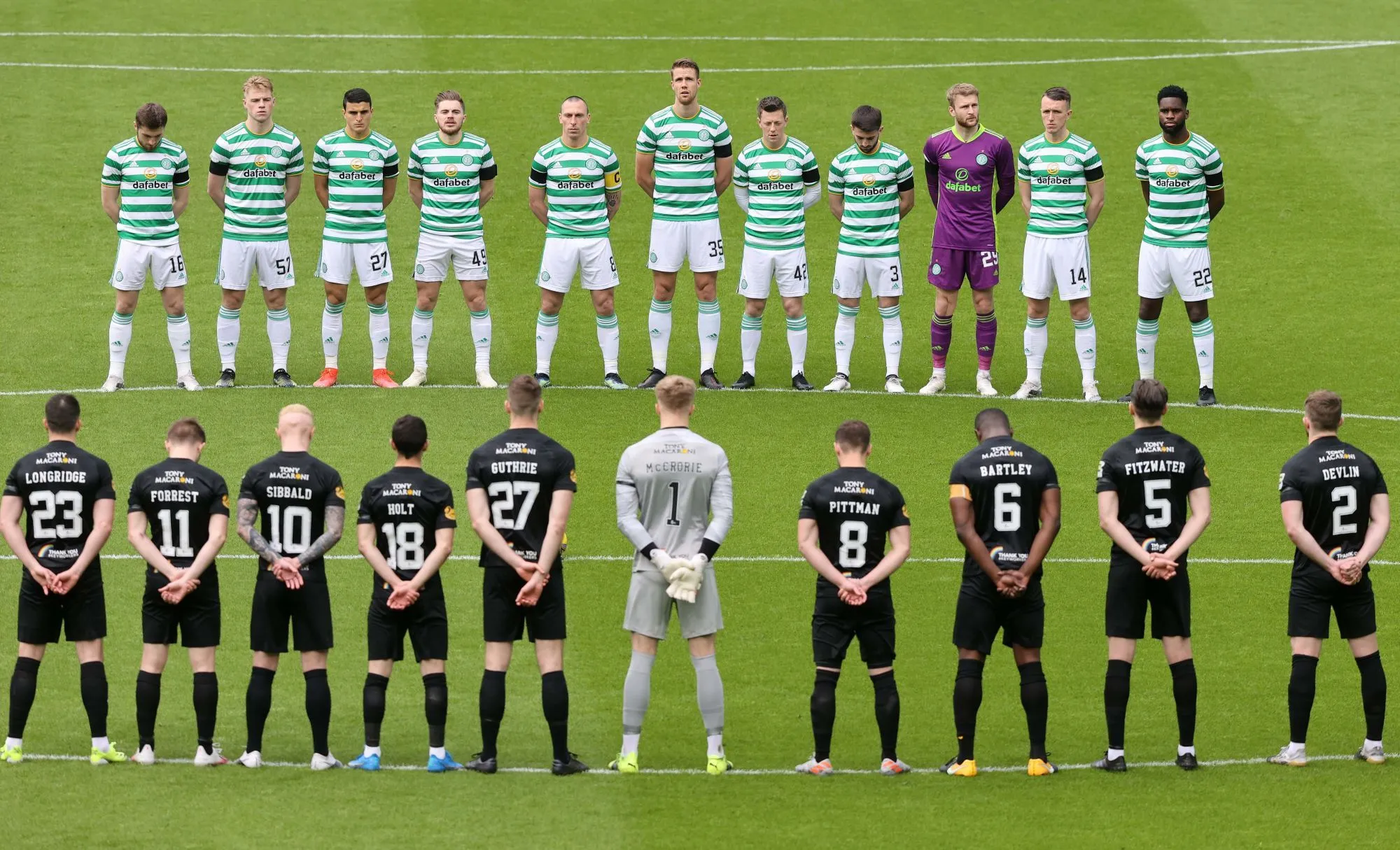 Des fans du Celtic perturbent la minute de silence pour le prince