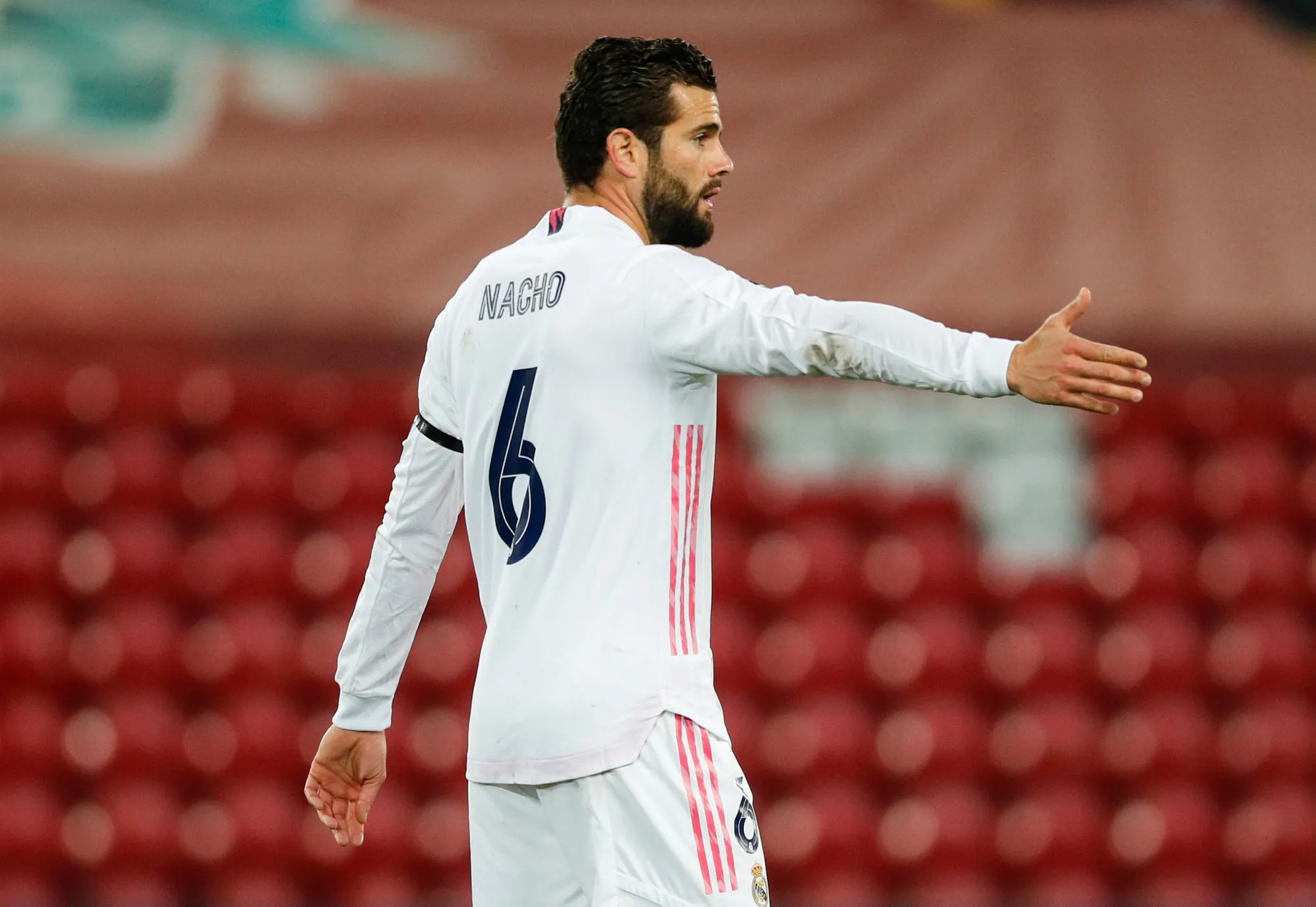 Nacho assure dans la défense du Real Madrid et regarde devant