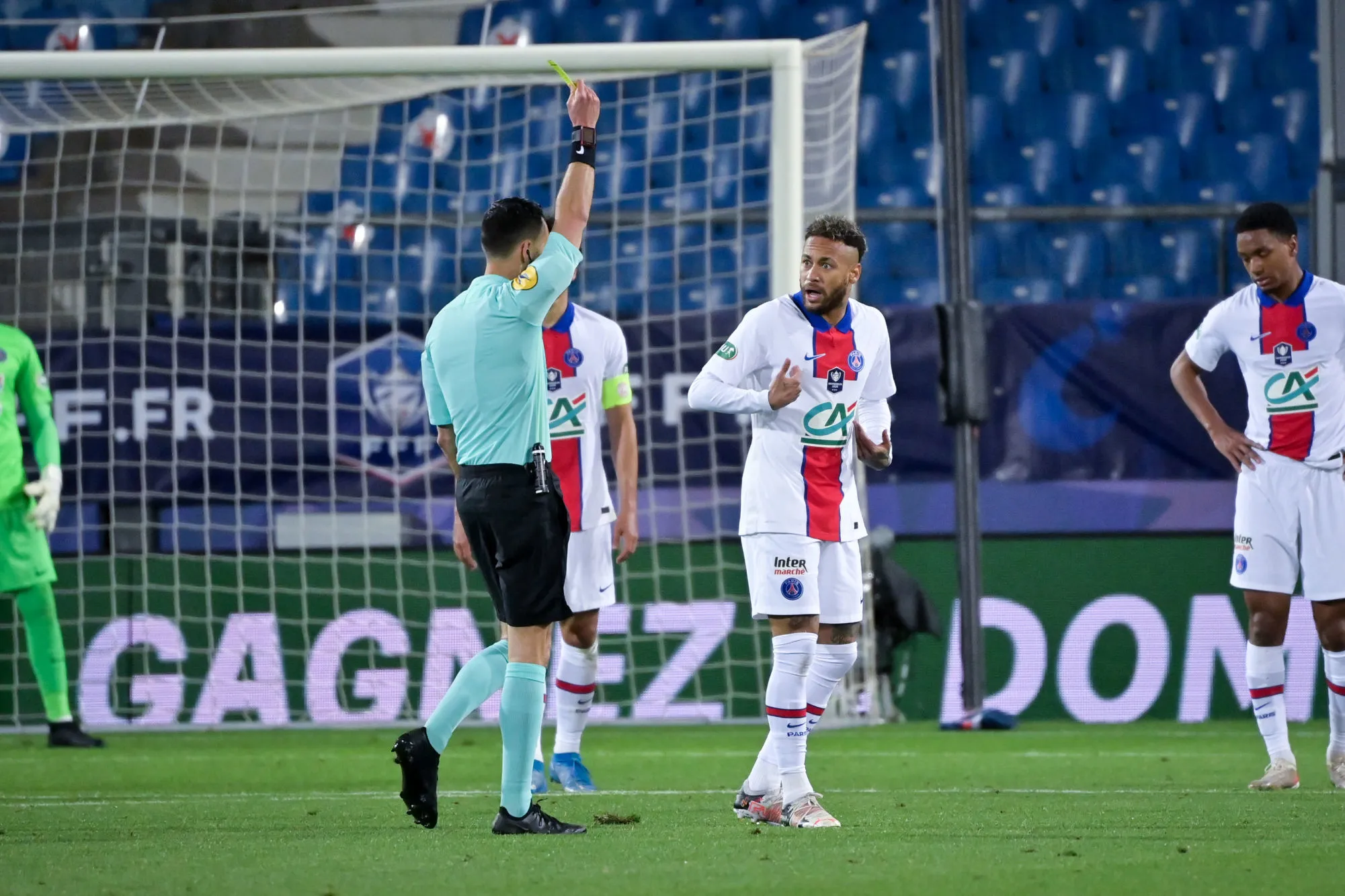 Neymar suspendu pour la finale de Coupe de France