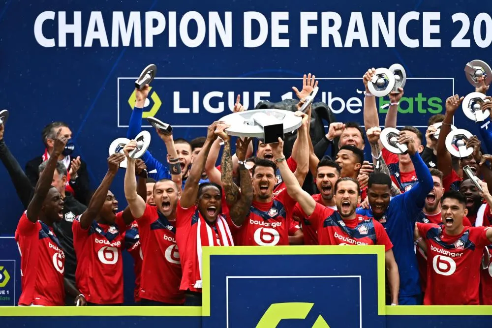 Lille reçoit son trophée de champion de France