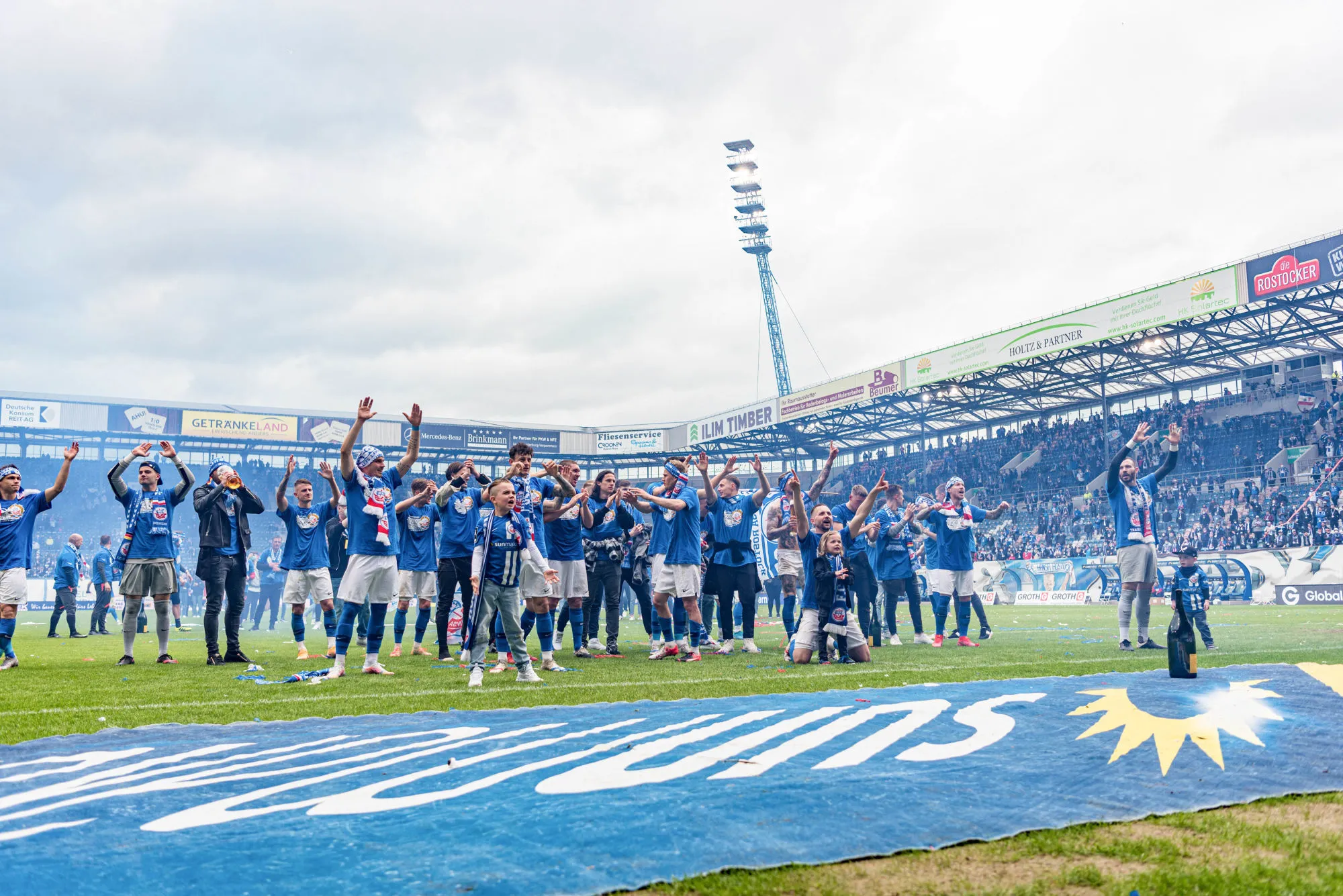 Un jeune supporter du Hansa Rostock, très malade, a assisté au match de la montée