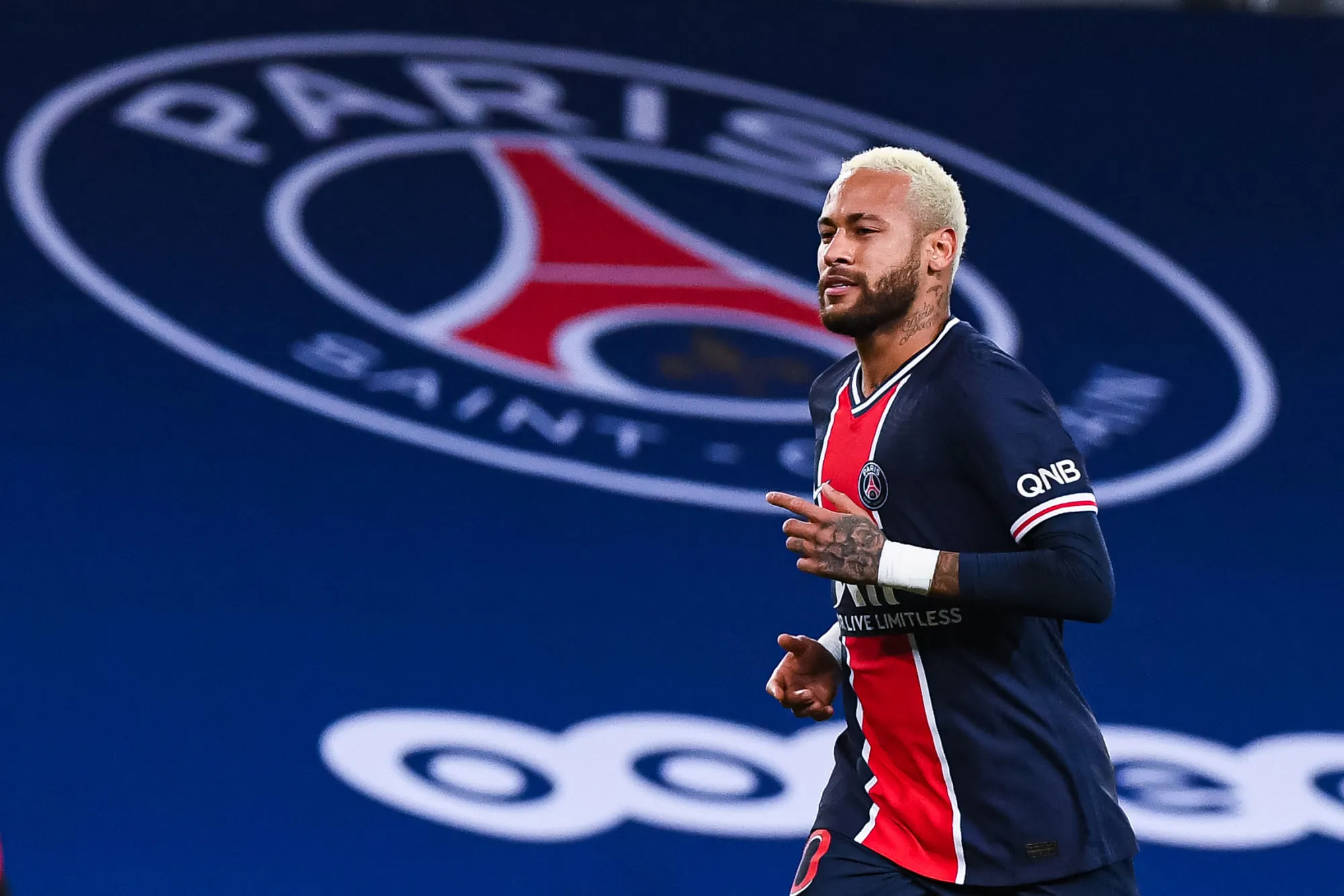 Neymar prolonge avec le Paris Saint-Germain jusqu&rsquo;en 2025