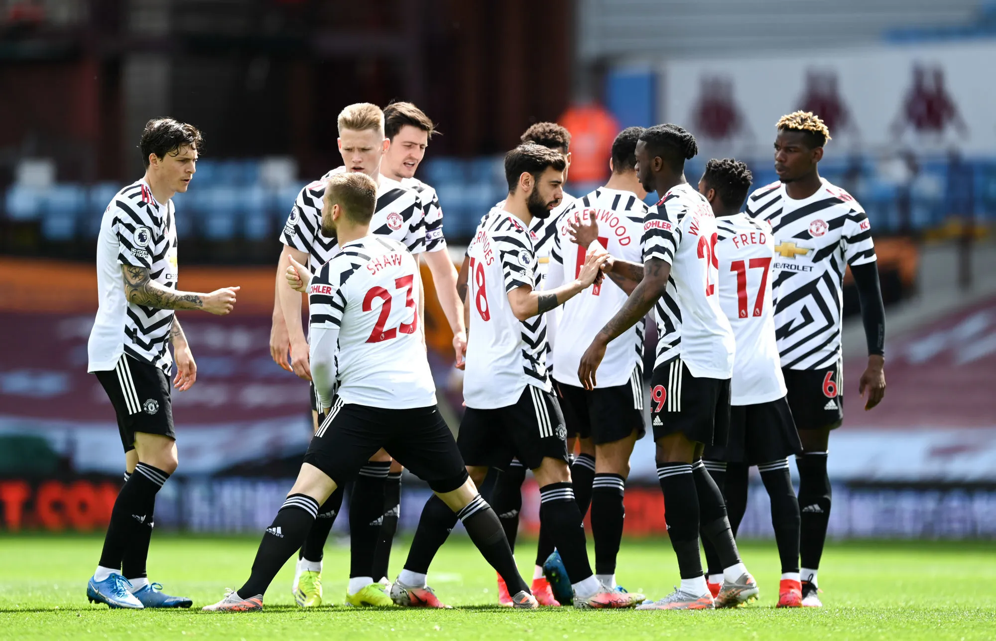 Victorieux à Aston Villa, Manchester United repousse le titre de City