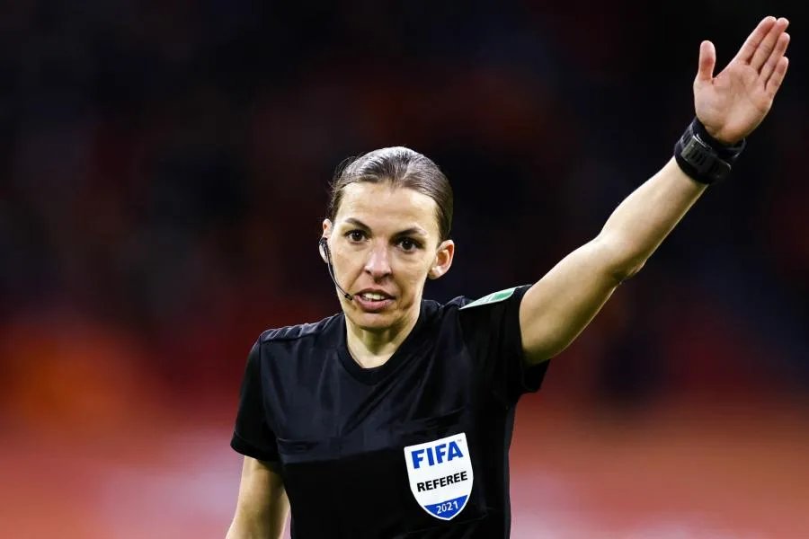 Stéphanie Frappart nommée quatrième arbitre d&rsquo;Italie-Turquie