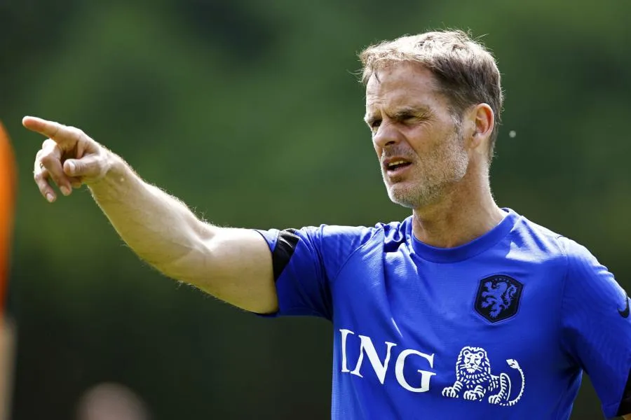 Des supporters néerlandais utilisent un avion pour réclamer le 4-3-3 à Frank de Boer