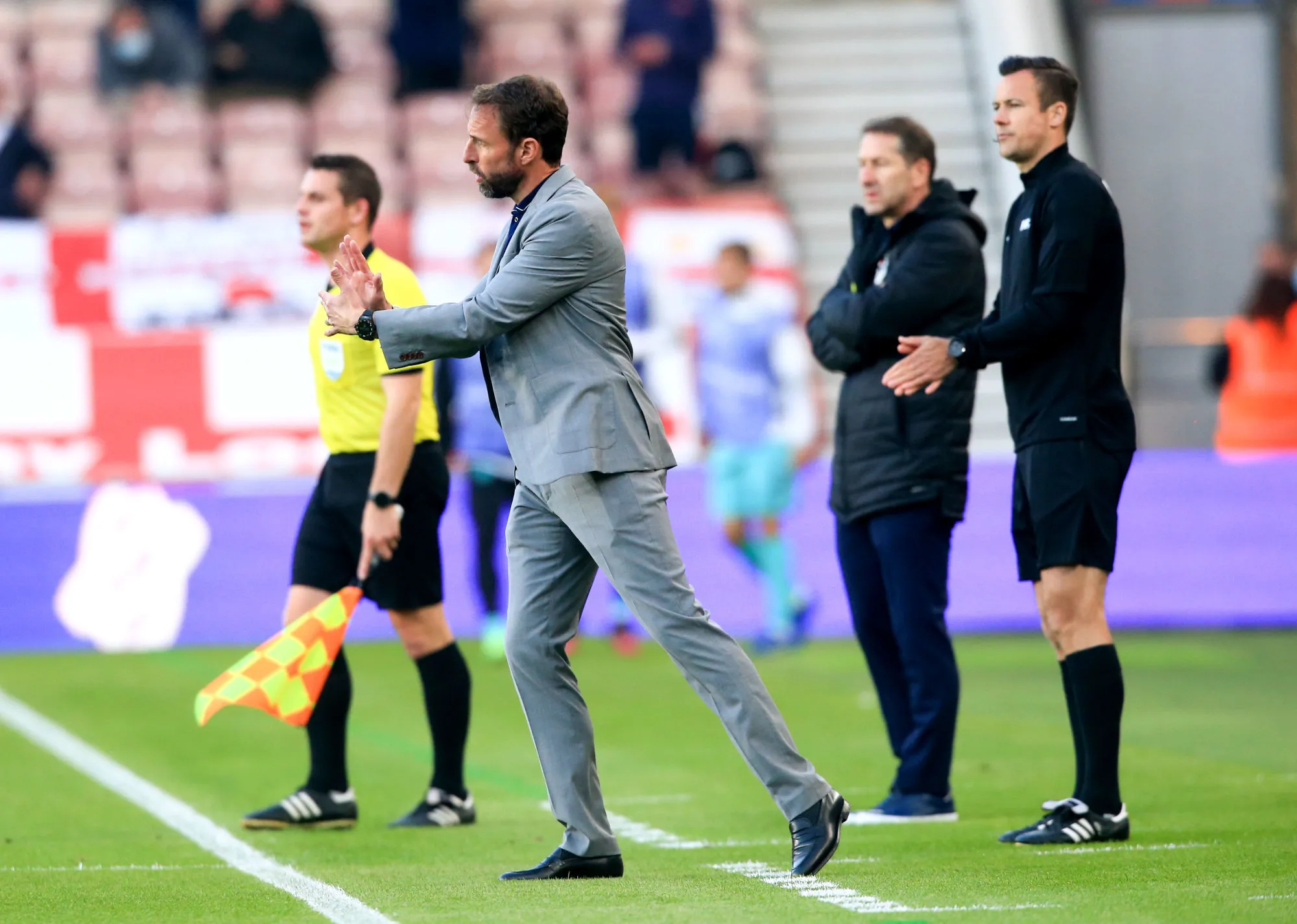 Gareth Southgate réagit aux sifflets envers les genoux à terre de ses joueurs