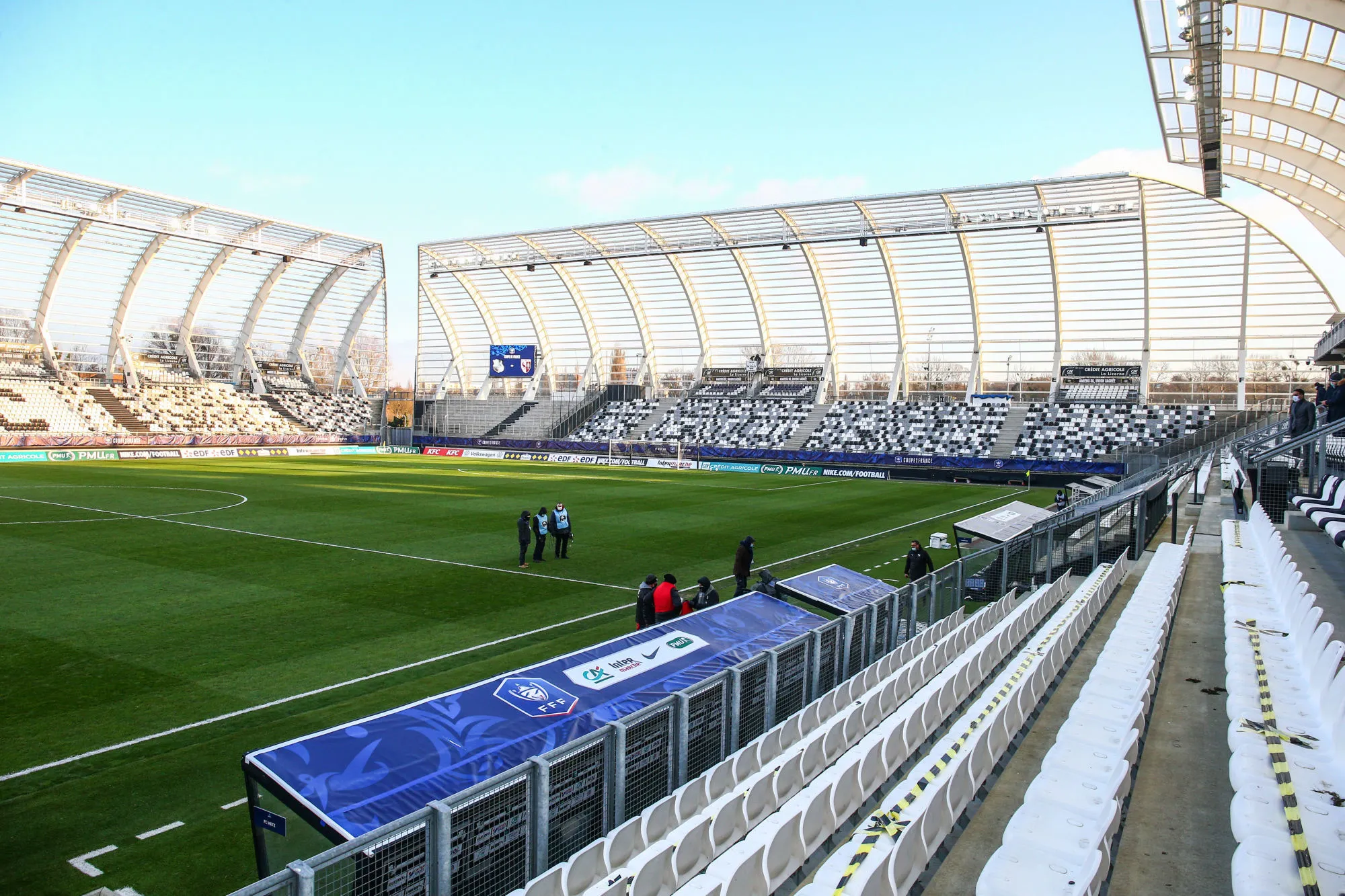 Le rappeur Vald présente son clip tourné au Stade de la Licorne à Amiens