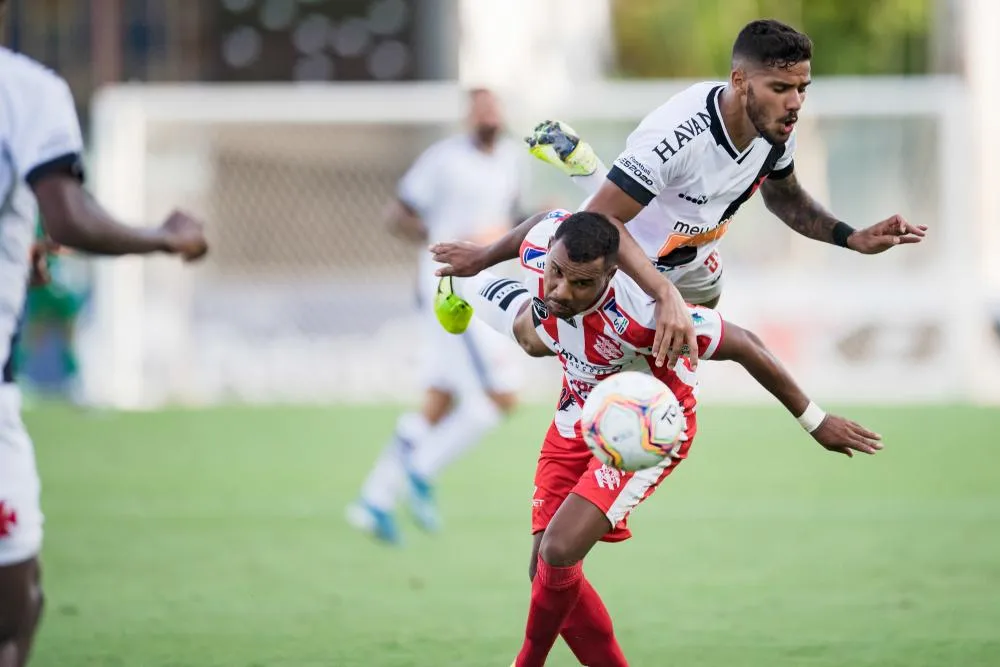 L&rsquo;Olympique lyonnais officialise l&rsquo;arrivée d&rsquo;Henrique