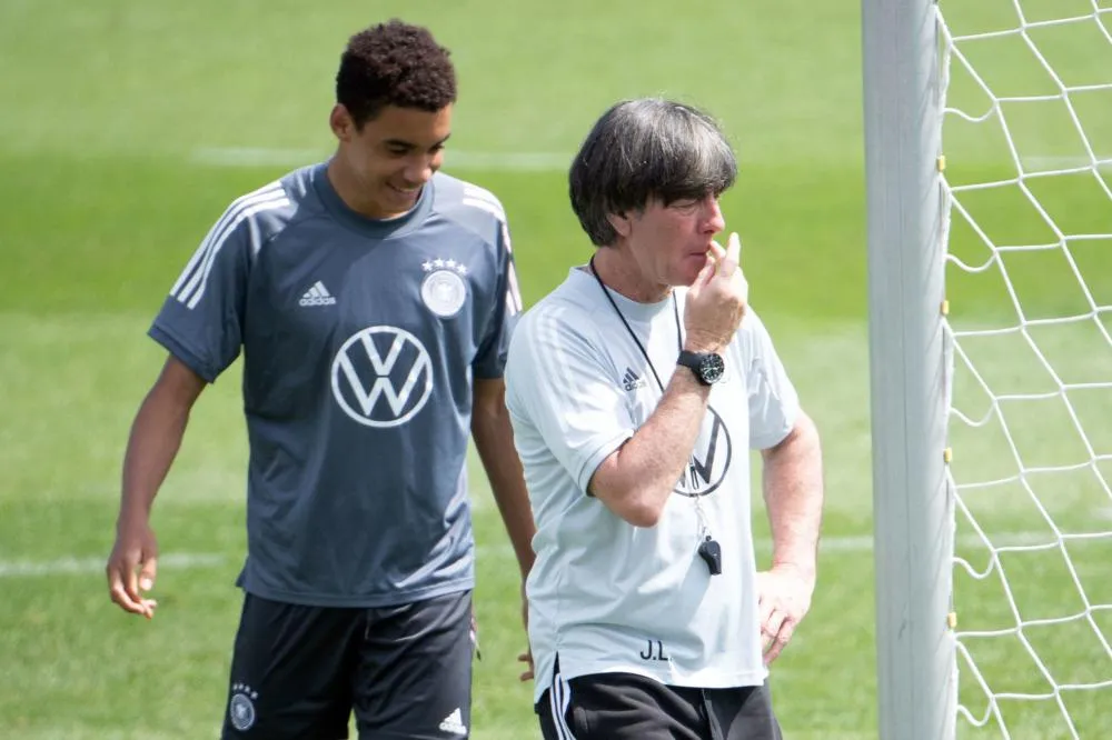 Joachim Löw : «<span style="font-size:50%">&nbsp;</span>Si Musiala ne marque pas, on le renvoit en Angleterre<span style="font-size:50%">&nbsp;</span>»