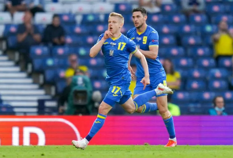 Oleksandr Zinchenko sur l&rsquo;Angleterre : «<span style="font-size:50%">&nbsp;</span>Leur banc de remplaçants coûte probablement trois équipes ukrainiennes<span style="font-size:50%">&nbsp;</span>»