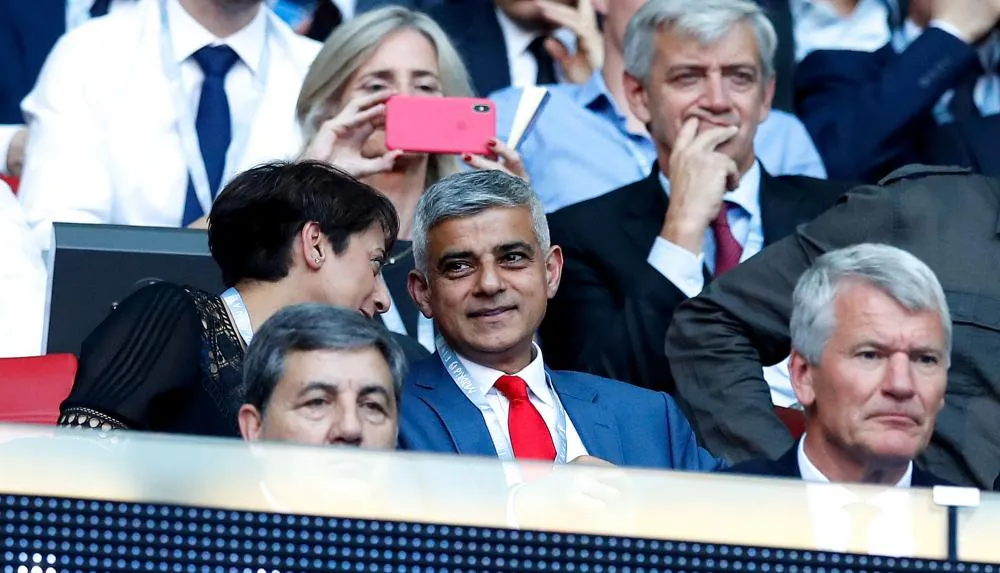 Le maire de Londres offre des billets pour la finale à Wembley