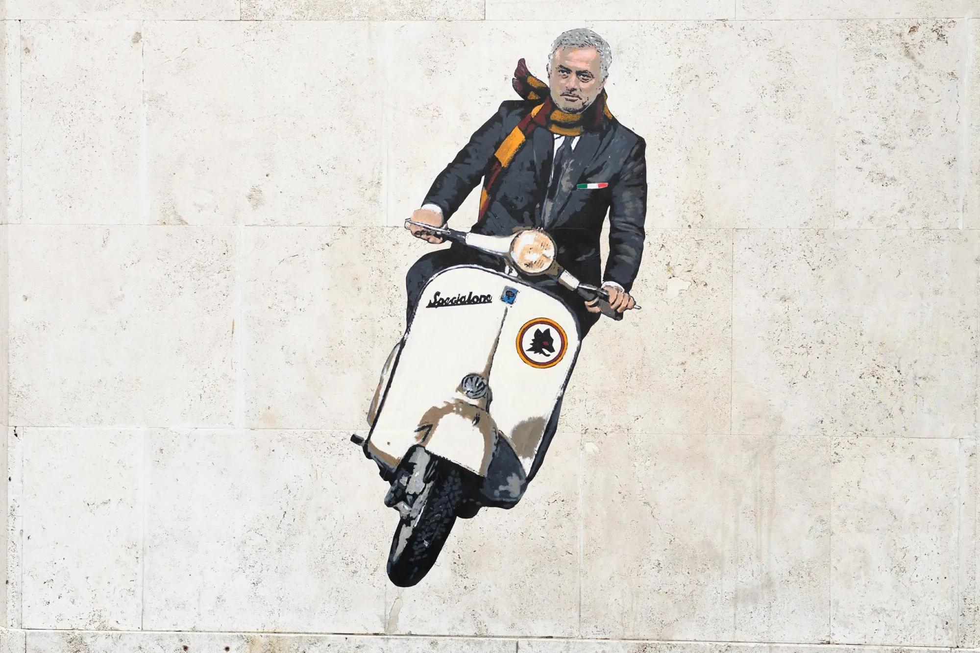 José Mourinho s&rsquo;affiche sur une Vespa pour remercier un artiste urbain