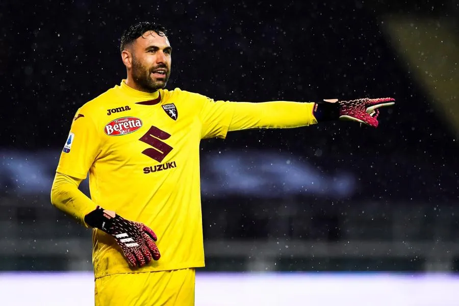 Salvatore Sirigu signe au Genoa