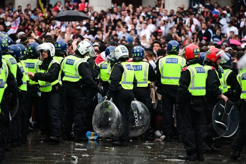 19 blessés dans la police anglaise et 49 arrestations en marge d&rsquo;Italie-Angleterre