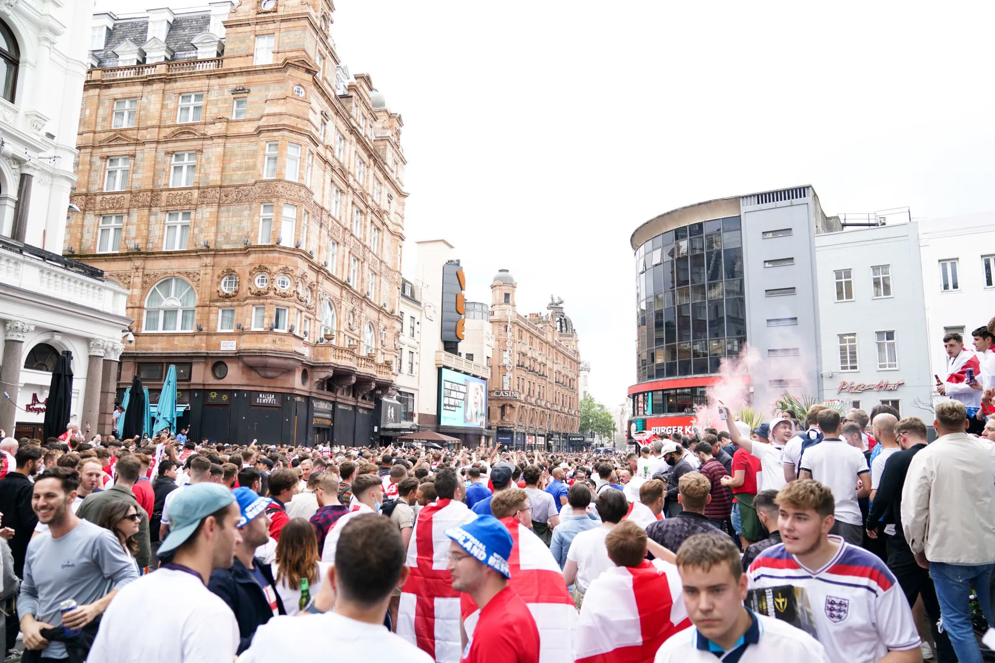 Finale de l&rsquo;Euro : cinq supporters anglais arrêtés pour racisme en ligne contre Marcus Rashford, Jadon Sancho et Bukayo Saka